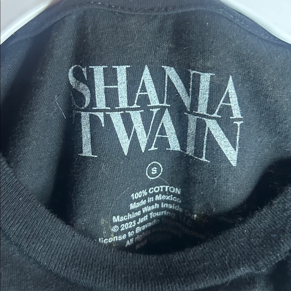 Shania Twain Queen of Me 2023 Tour Graphic Tshirt - Picture 6 of 6